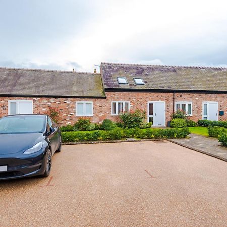 Number 21: A Breathtaking Chester Cottage With Parking Mollington  Exterior foto